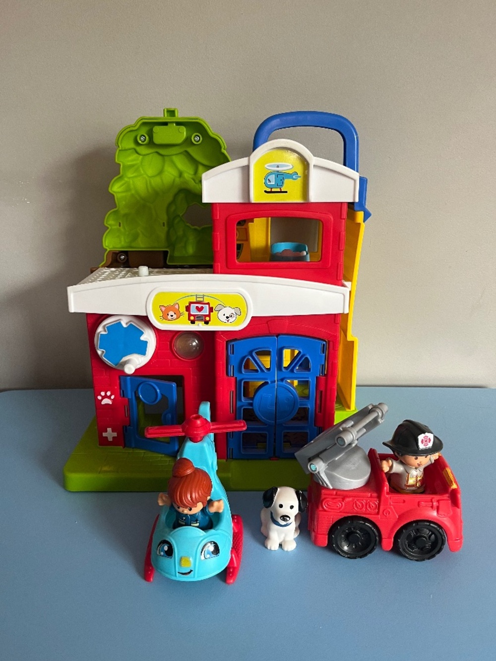 Little people pet rescue/fire station